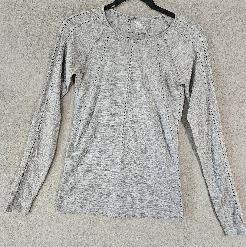 Athleta Womens Fitted athletic Shirt Small Gray Crew Long Sleeve Cutouts